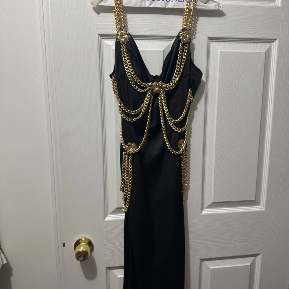Black dress - Picture 1 of 4